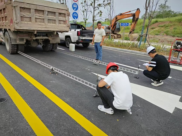 圖片“秋老虎”來襲，室外工程檢測不停歇.jpg