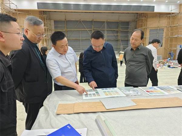 11月11日，洪董陪同汪凱書記一行督導(dǎo)行知學(xué)校一期工程項(xiàng)目.jpg