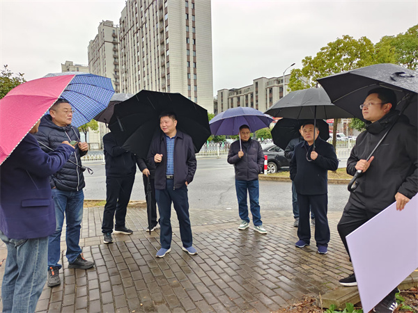 12月11日，洪董陪同詹凱縣長一行調(diào)研張家山安置區(qū)地塊.jpg