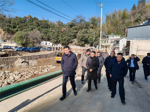 2月9日，王縣長帶隊(duì)到皋經(jīng)村開展災(zāi)后恢復(fù)重建工作調(diào)研.jpg