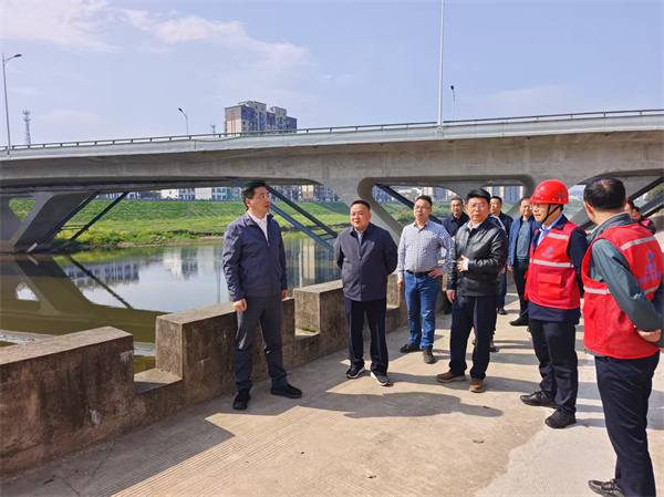 4月7日，洪董，張總陪同王奇勇縣長一行調(diào)研防洪工程項目.jpg