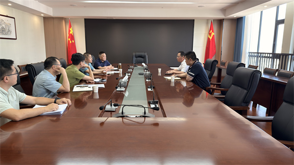 6月17日，中石化黃山公司總經(jīng)理王程海一行就能源站合作事宜開展座談交流，洪董、吳書記，資規(guī)局張局長(zhǎng)參加座談。.jpg