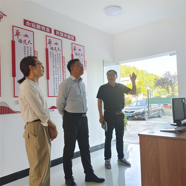 5月5日，縣委常委、組織部長(zhǎng)方慶峰調(diào)研新安江公司，黃山徽投集團(tuán)常務(wù)副總經(jīng)理方亮陪同。.jpg