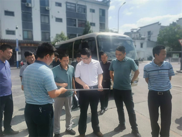 9月2日，王縣長，吳書記查看新安路跨鐵路，富豐新城商務(wù)中心及大數(shù)據(jù)中心項(xiàng)目進(jìn)展情況1.jpg