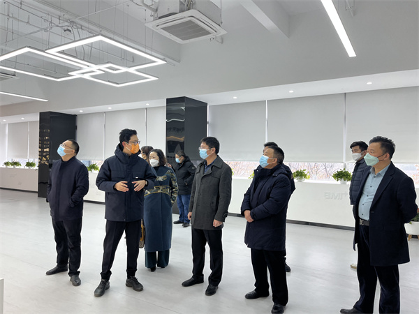 12月31日，詹縣帶隊(duì)赴浙江常?？苿?chuàng)產(chǎn)業(yè)發(fā)展有限公司考察調(diào)研“飛地經(jīng)濟(jì)”，洪董、余總陪同調(diào)研1。.jpg