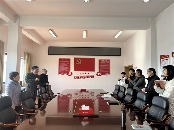 1月29日，縣委常委、副縣長詹凱，財(cái)政局曹局、汪局一行赴集團(tuán)開展新春走訪慰問。.jpg
