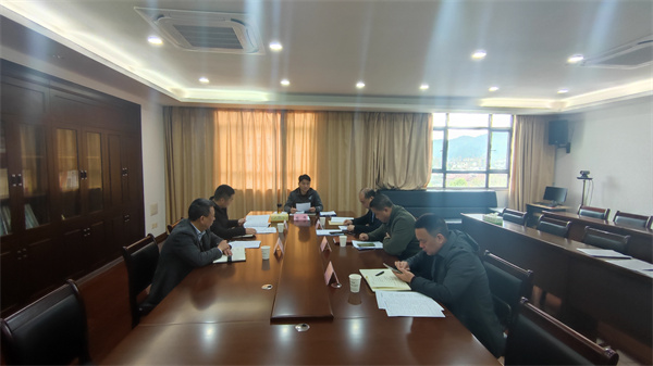 3月18日上午，副縣長程偉主持召開重點項目工作推進會，對新安江旅游航道整治工程、新安江流域防洪治理工程、長陔嶺隧道、小川大橋、國家儲備林等重點項目調(diào)度。.jpg