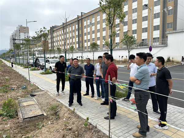 6月1日，詹縣帶隊(duì)調(diào)研揚(yáng)之學(xué)校事宜，洪董，張總陪同。.jpg