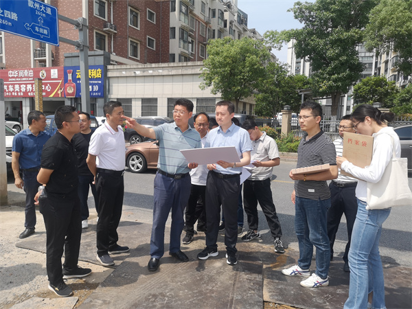 6月14日，省發(fā)改委重點(diǎn)辦調(diào)研揚(yáng)之學(xué)校項(xiàng)目.jpg