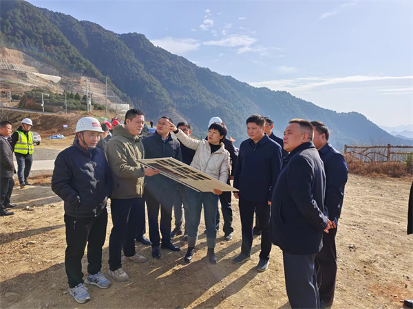 12月6日，洪董，余總陪同詹凱縣長一行調(diào)研湖田山景區(qū)項(xiàng)目.jpg