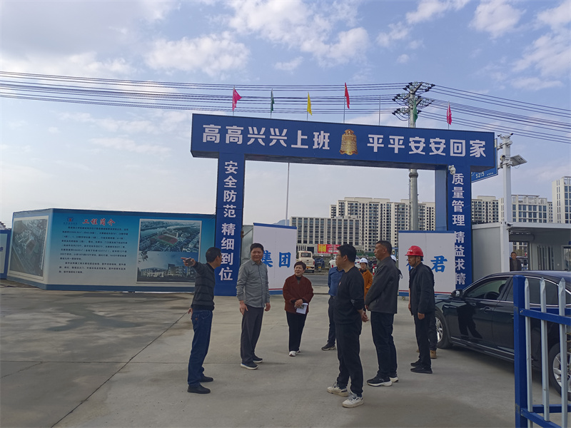 2月19日，詹縣長(zhǎng)督查行知、冷鏈、揚(yáng)之等項(xiàng)目開復(fù)工情況。.jpg