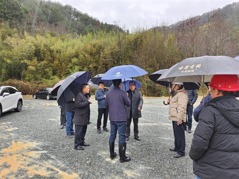 2月21日，汪凱書記一行調(diào)研防洪項目開工儀式現(xiàn)場，洪董、張總陪同調(diào)研.jpg