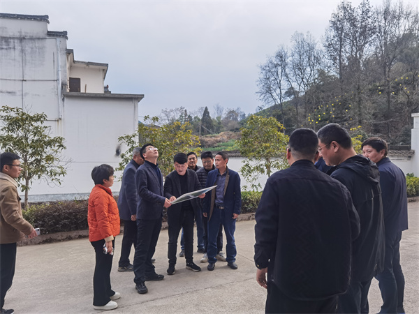 3月14日，王縣長調(diào)研煙花爆竹公司倉儲提升項目前期工作.jpg